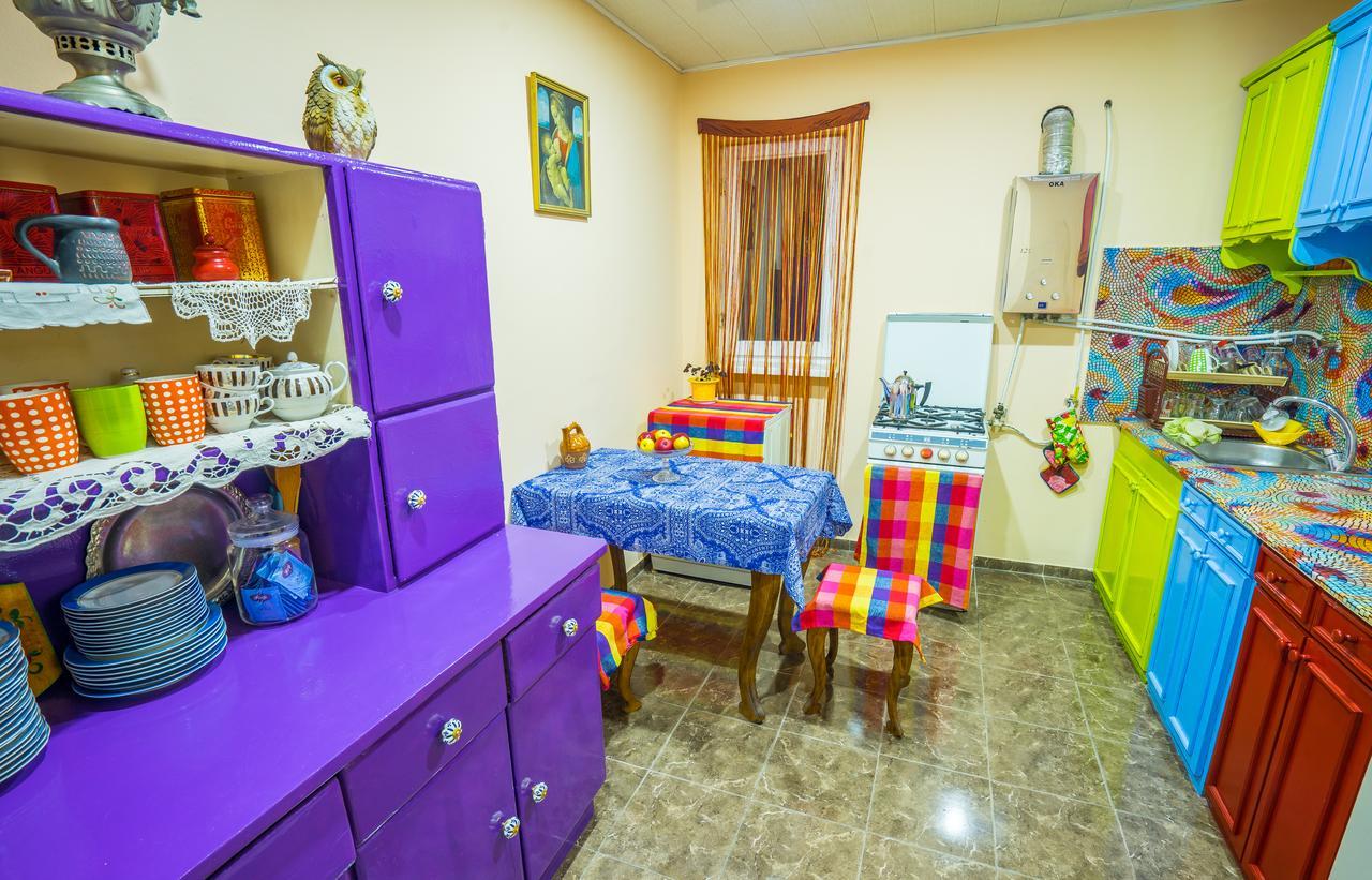 Zgarbi Hostel Tbilisi Buitenkant foto