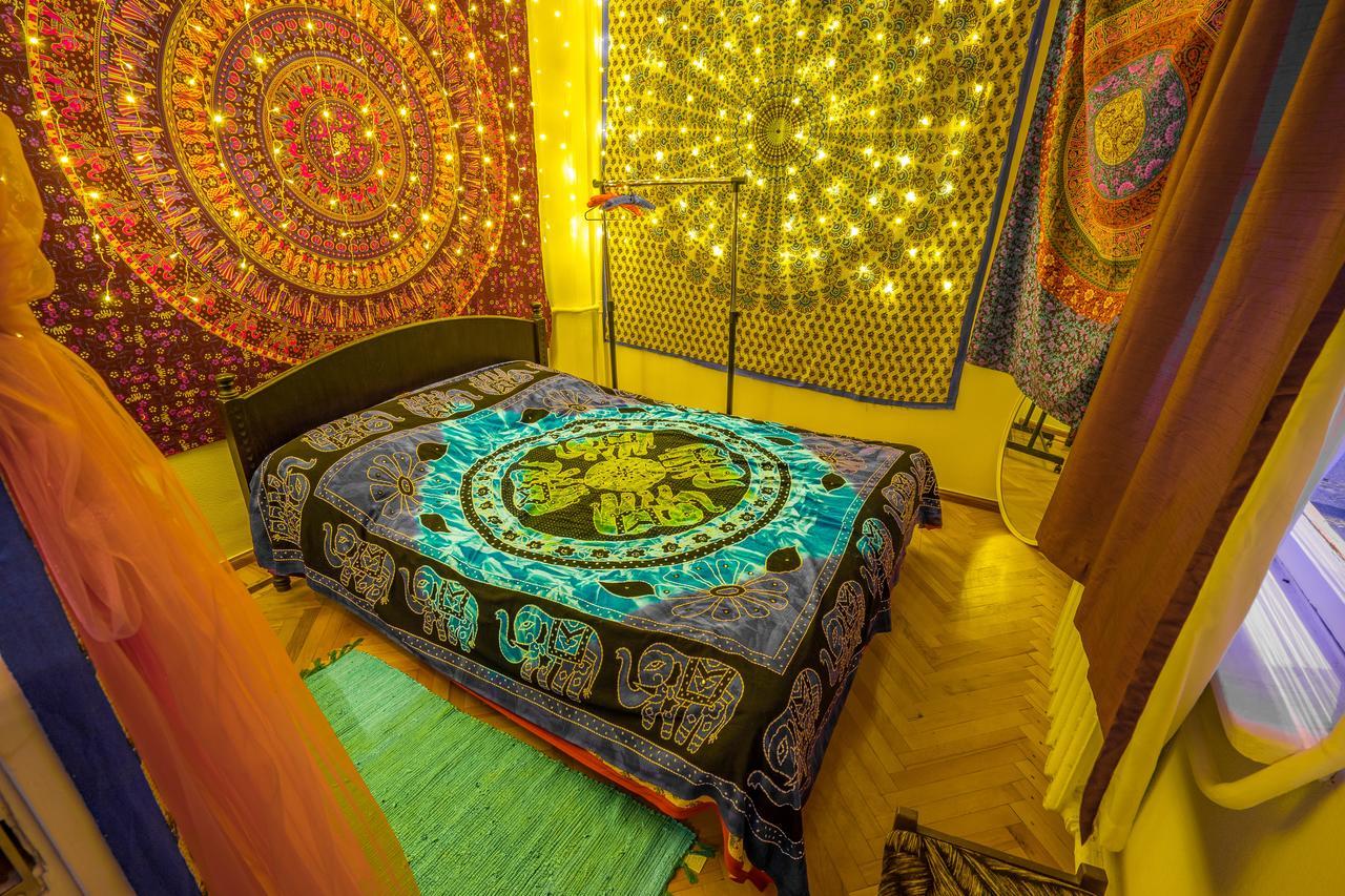 Zgarbi Hostel Tbilisi Buitenkant foto