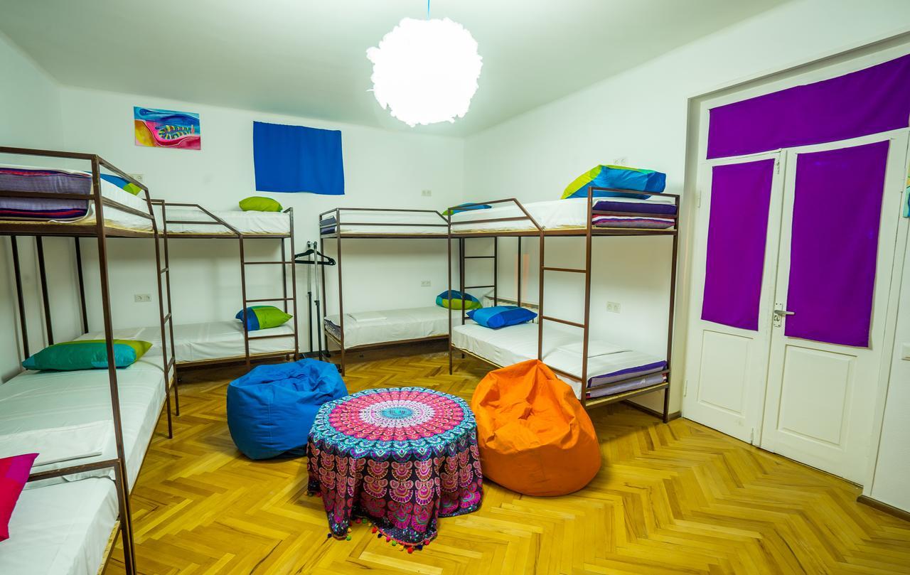Zgarbi Hostel Tbilisi Buitenkant foto