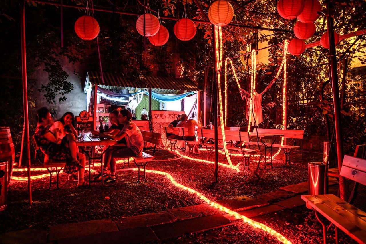 Zgarbi Hostel Tbilisi Buitenkant foto