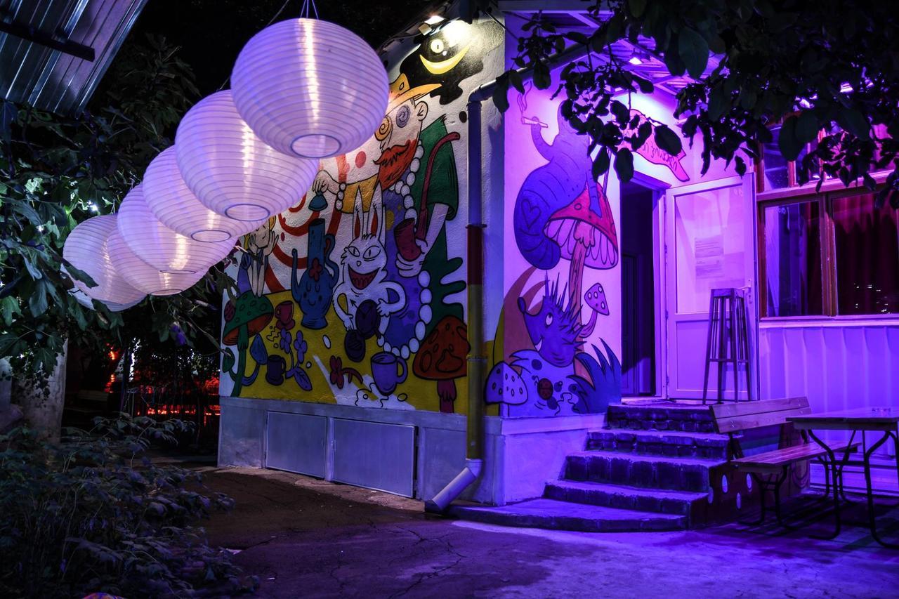 Zgarbi Hostel Tbilisi Buitenkant foto
