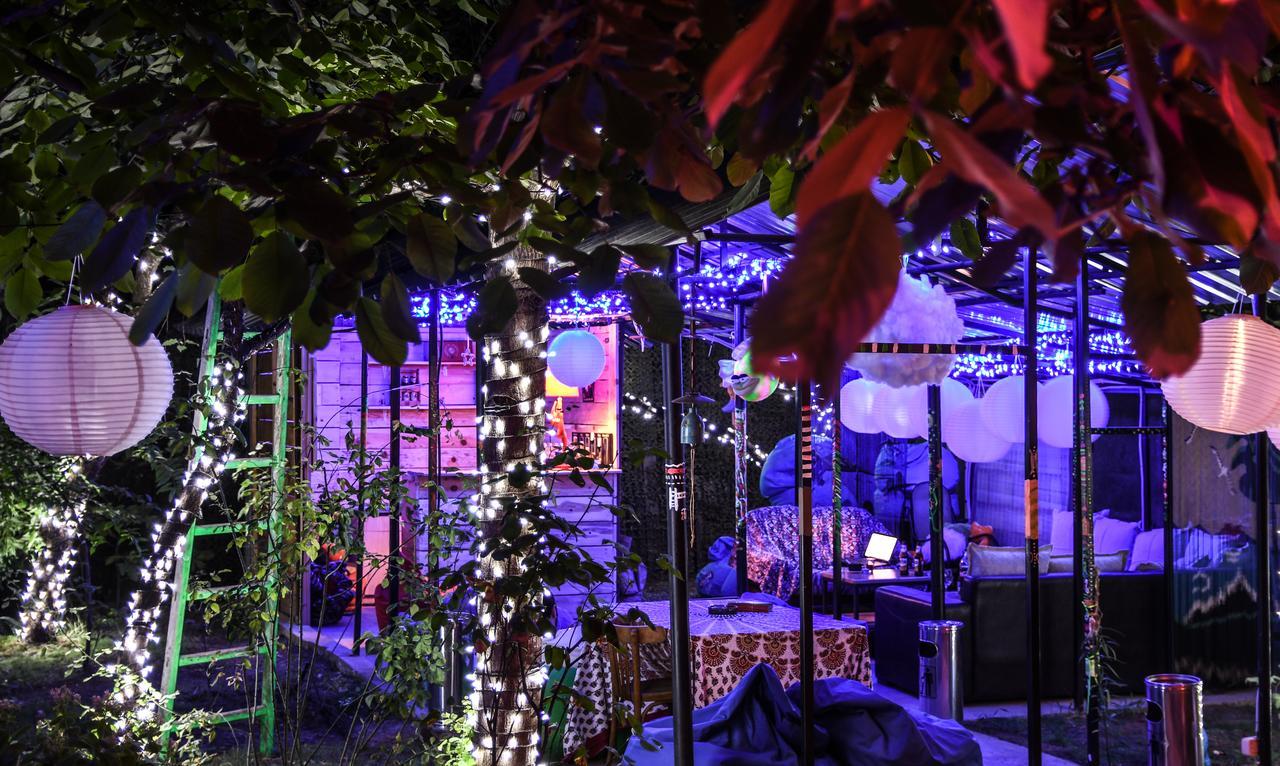 Zgarbi Hostel Tbilisi Buitenkant foto