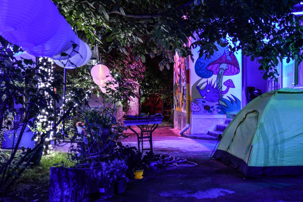 Zgarbi Hostel Tbilisi Buitenkant foto