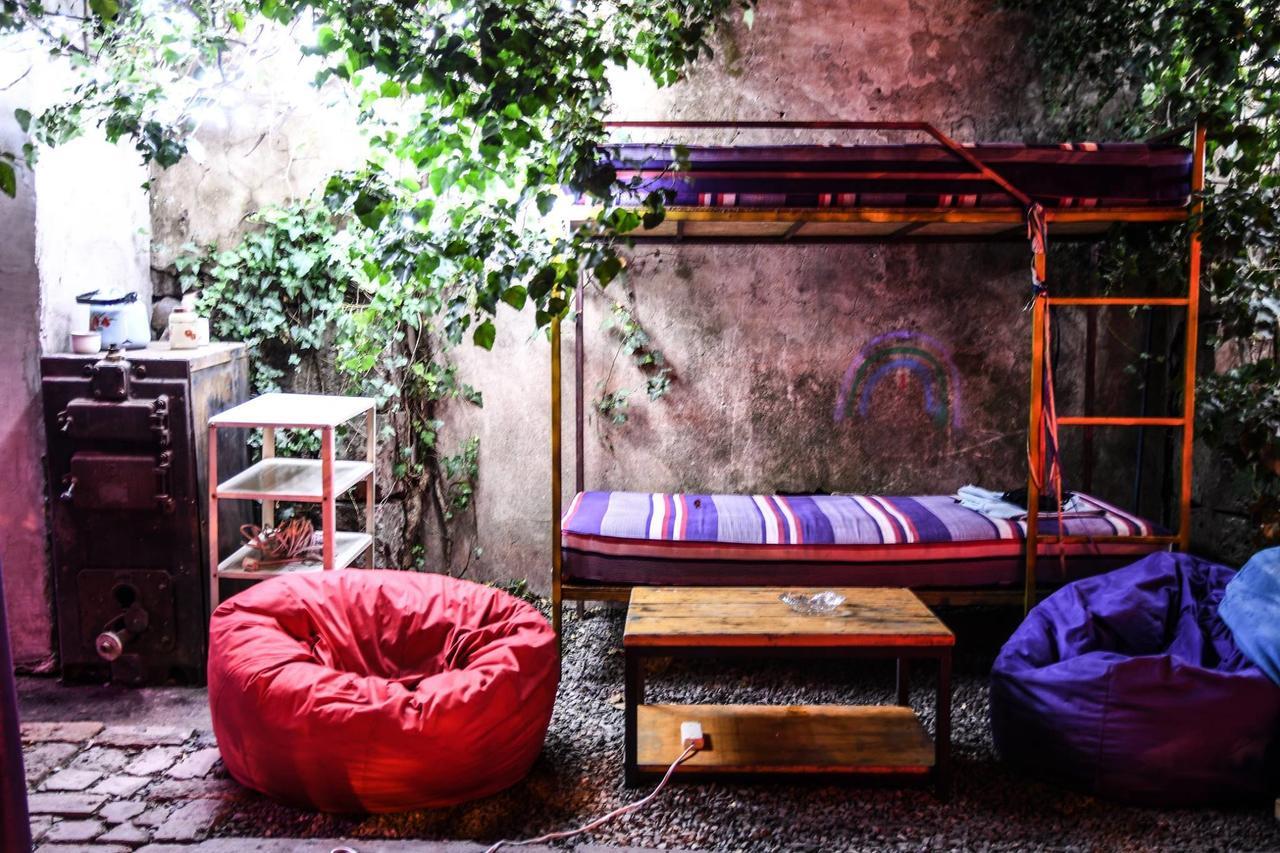 Zgarbi Hostel Tbilisi Buitenkant foto