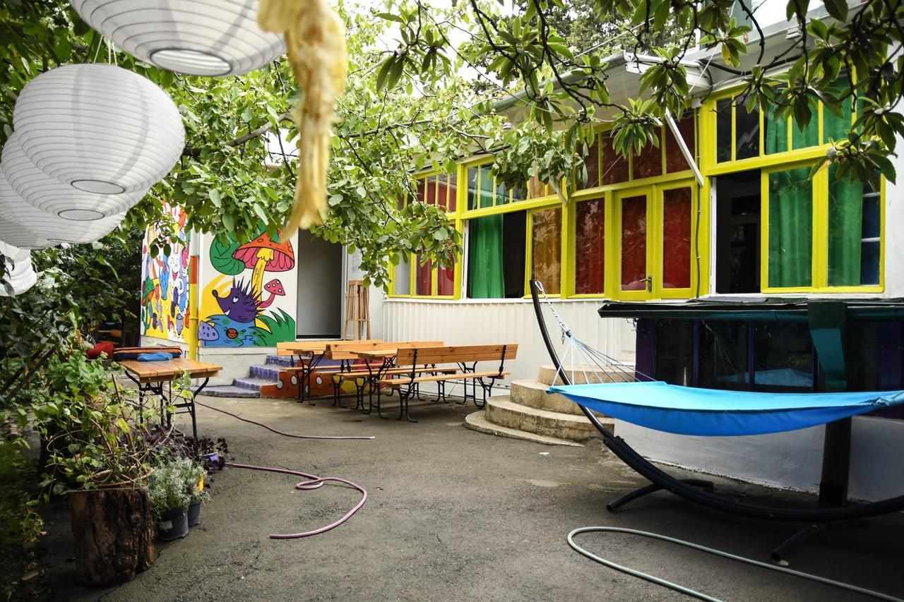 Zgarbi Hostel Tbilisi Buitenkant foto