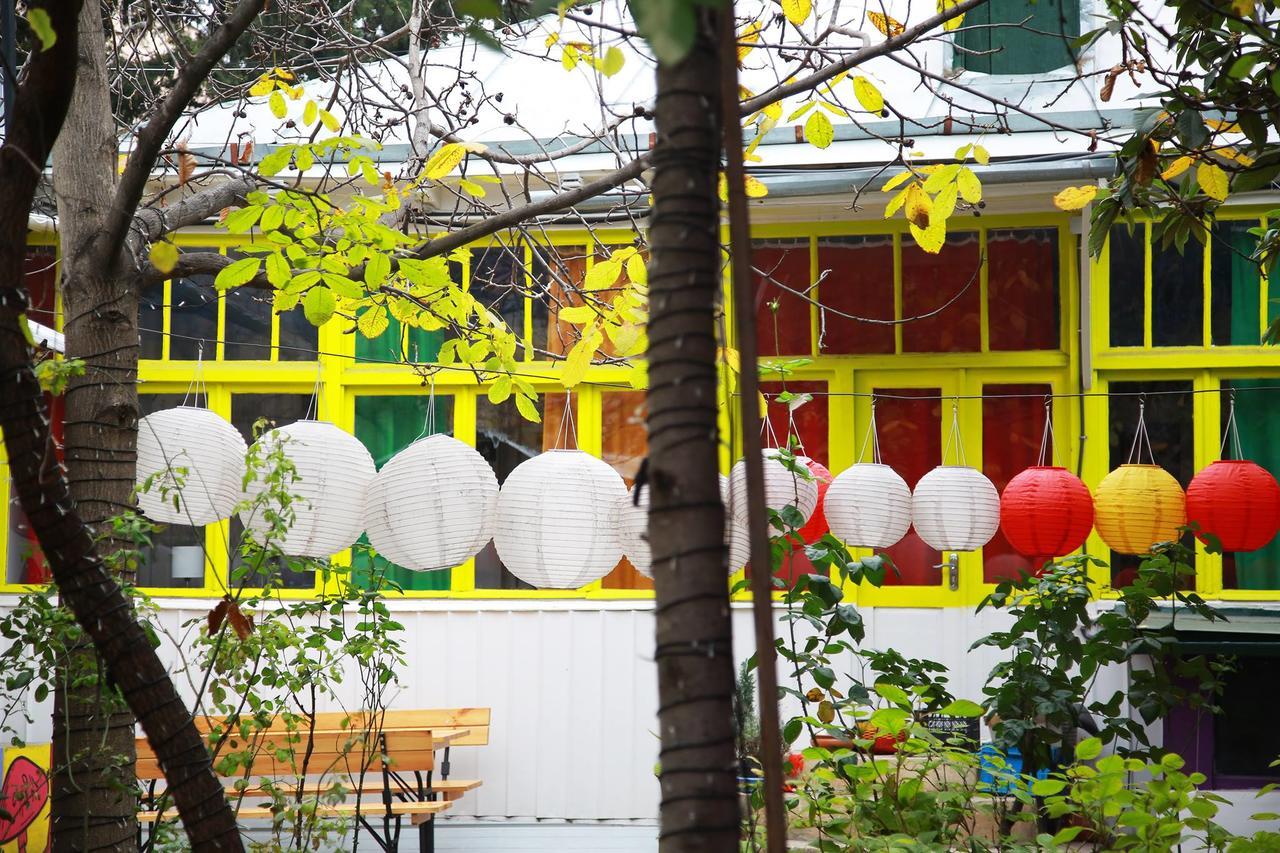 Zgarbi Hostel Tbilisi Buitenkant foto