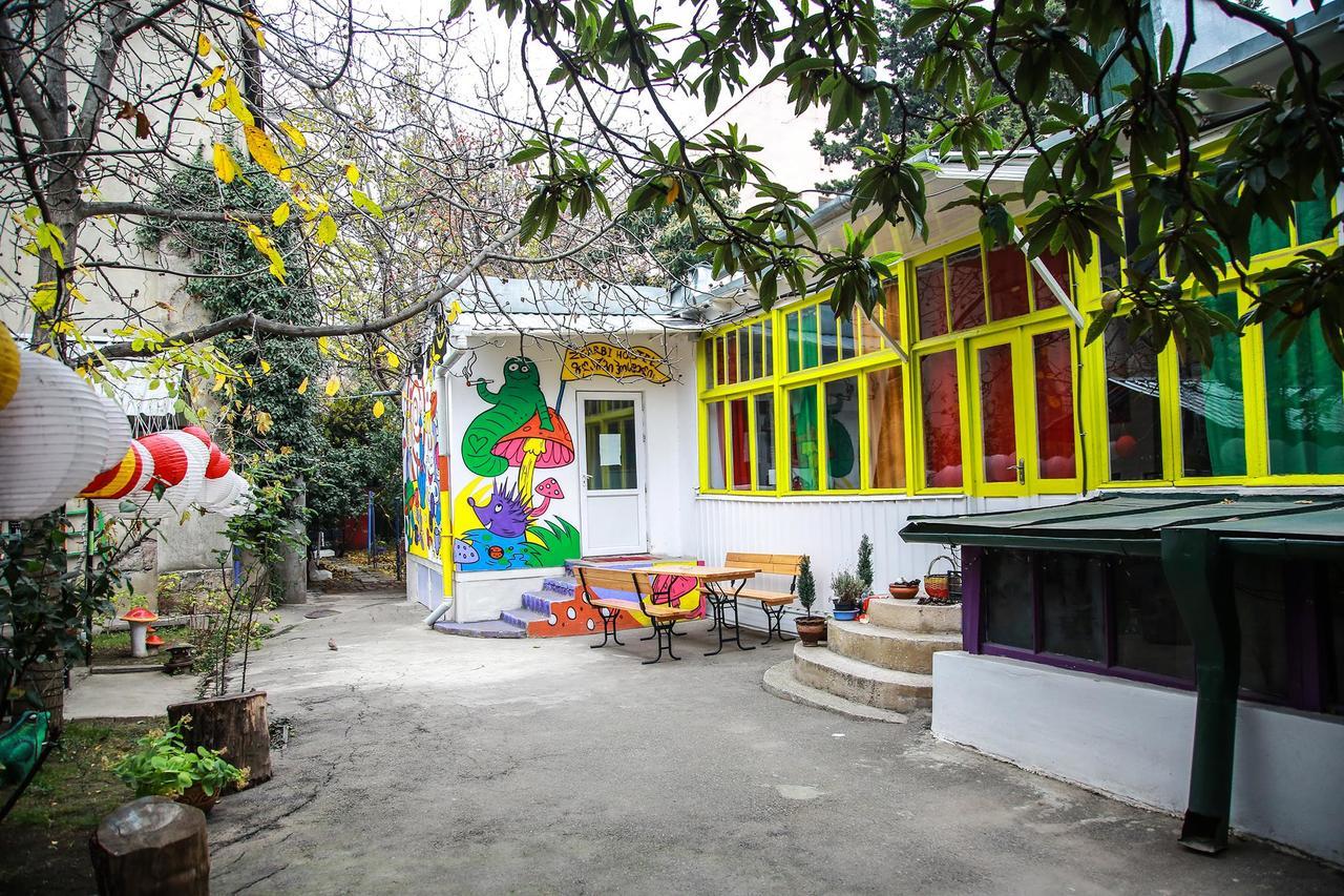 Zgarbi Hostel Tbilisi Buitenkant foto
