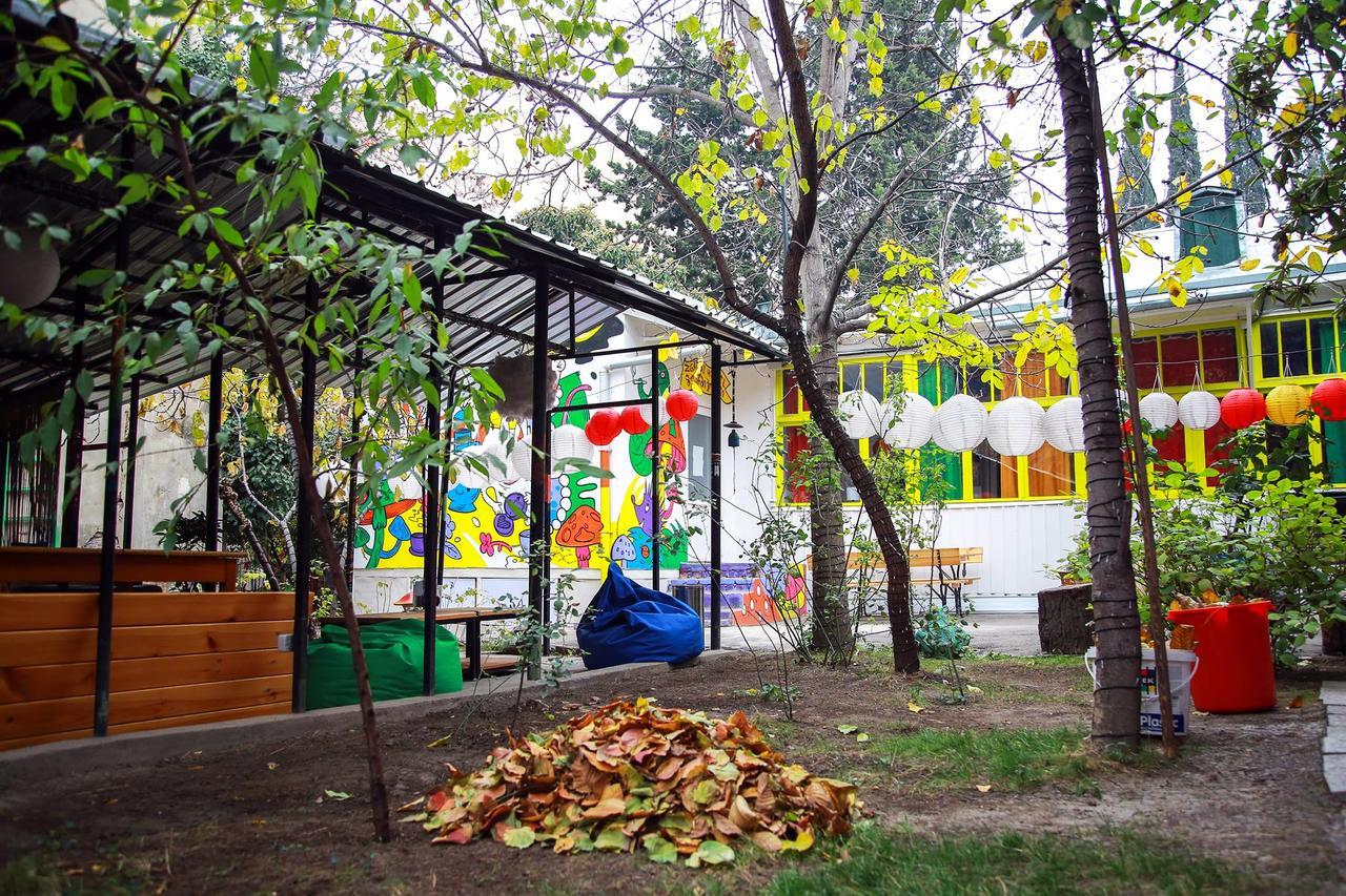 Zgarbi Hostel Tbilisi Buitenkant foto