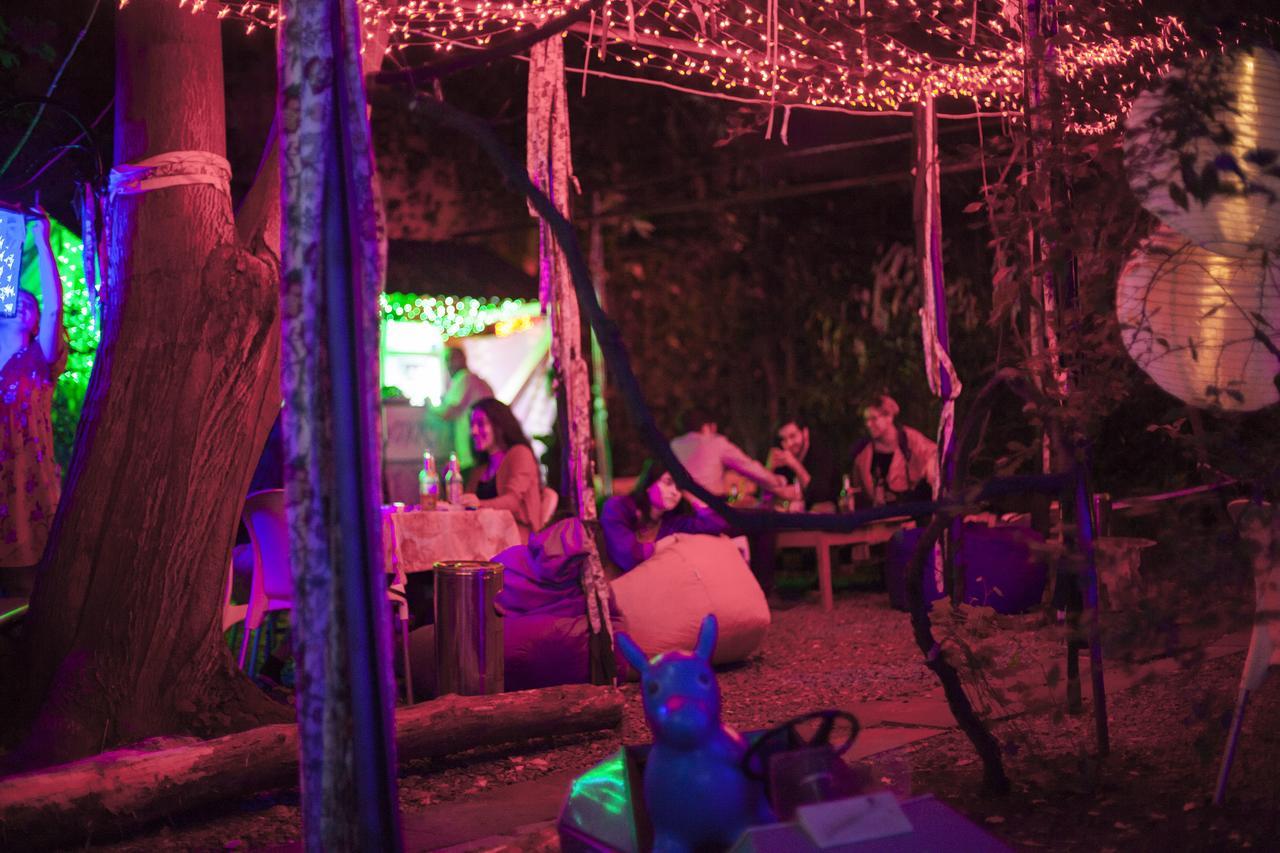 Zgarbi Hostel Tbilisi Buitenkant foto