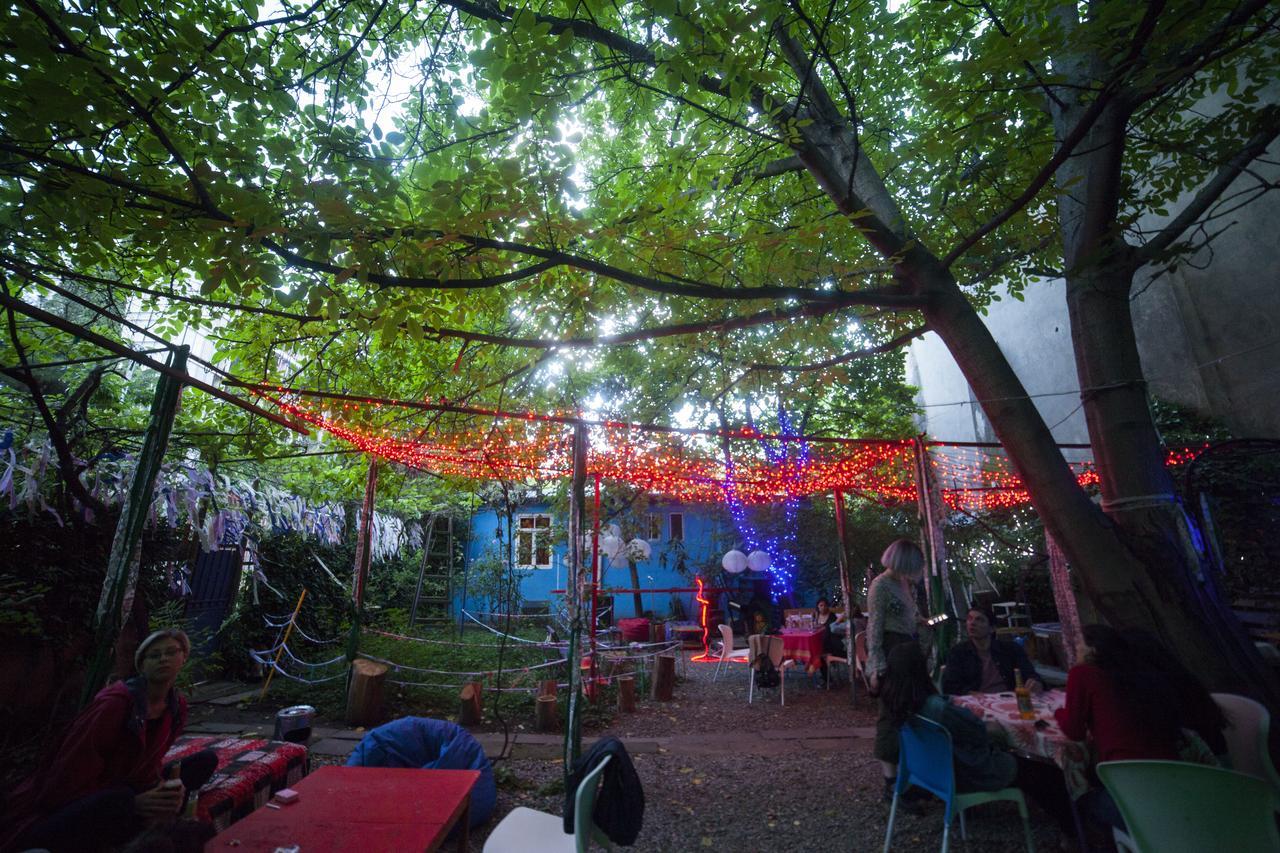 Zgarbi Hostel Tbilisi Buitenkant foto