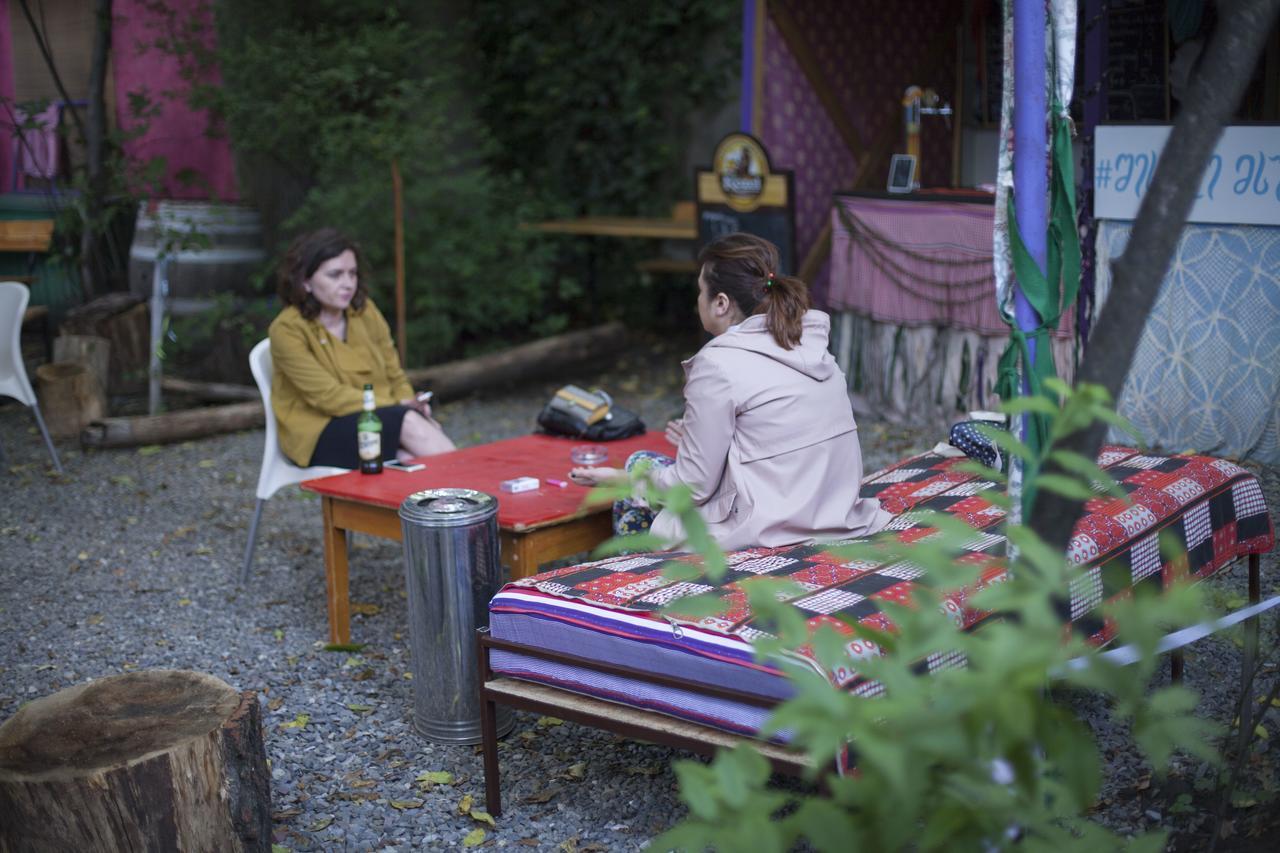 Zgarbi Hostel Tbilisi Buitenkant foto