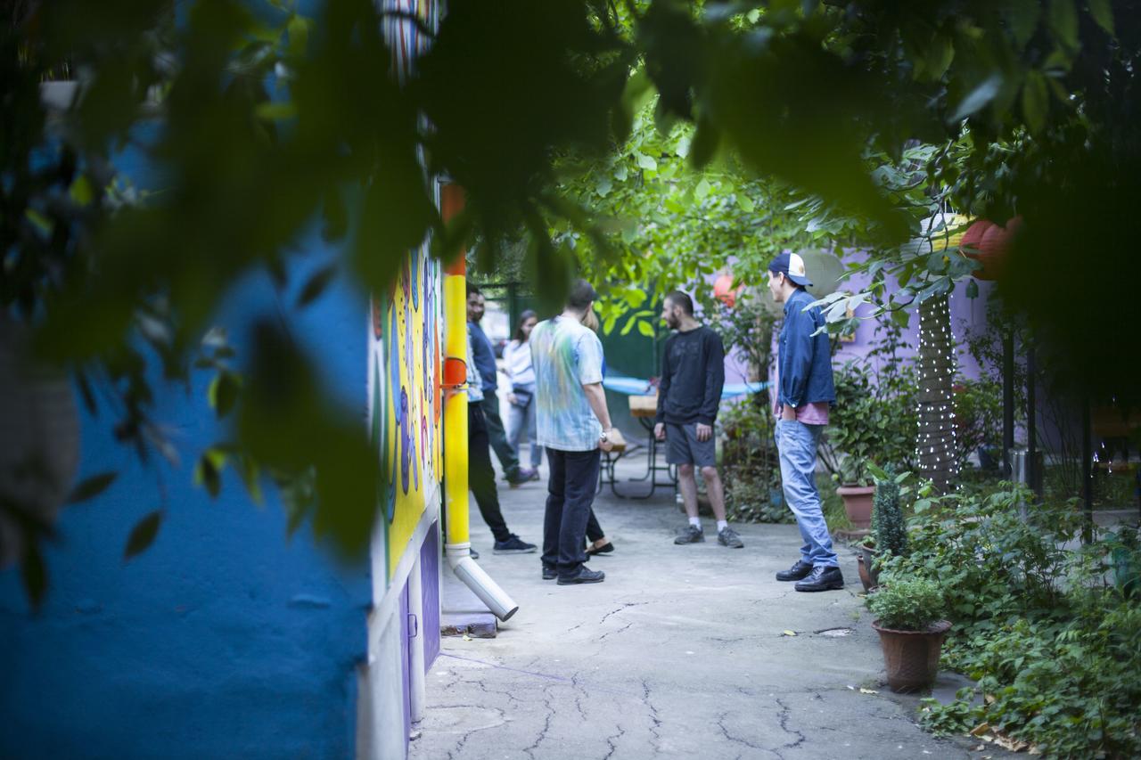 Zgarbi Hostel Tbilisi Buitenkant foto