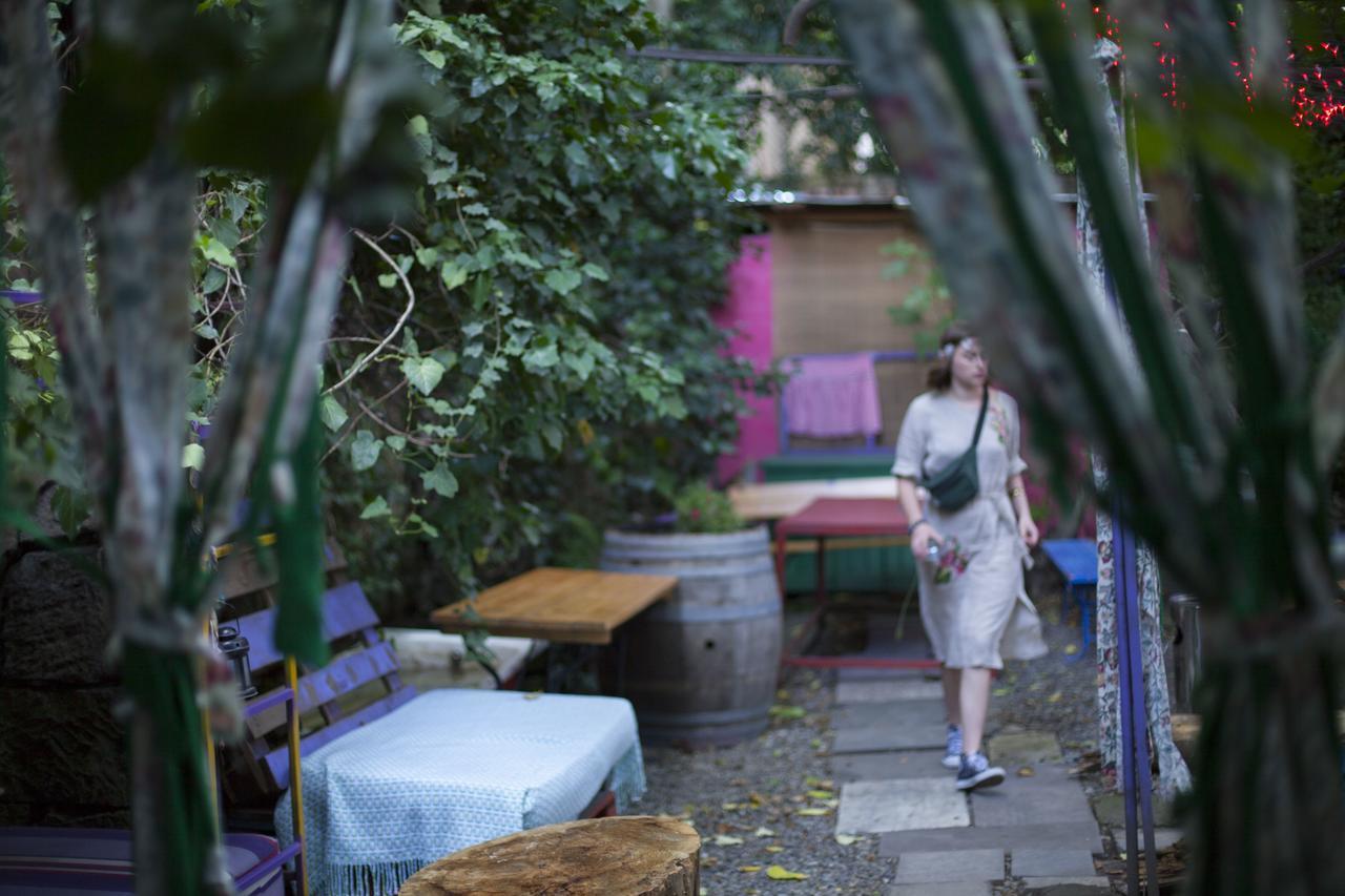 Zgarbi Hostel Tbilisi Buitenkant foto