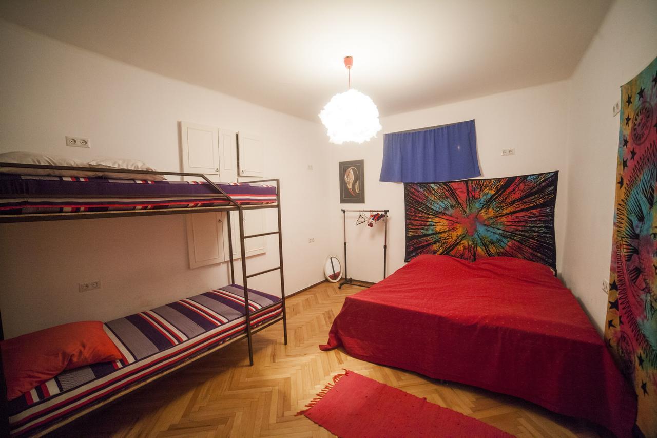 Zgarbi Hostel Tbilisi Buitenkant foto