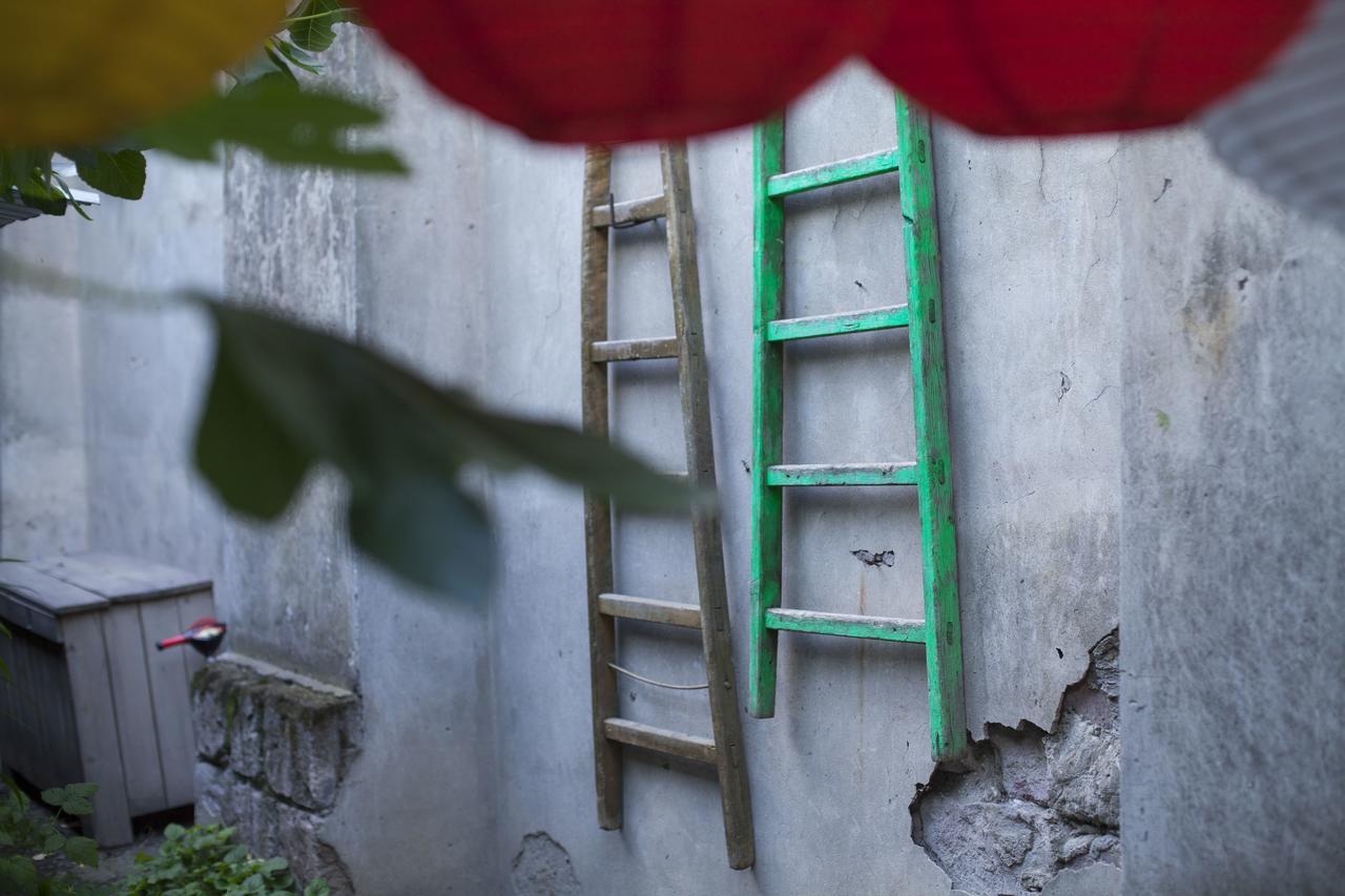 Zgarbi Hostel Tbilisi Buitenkant foto