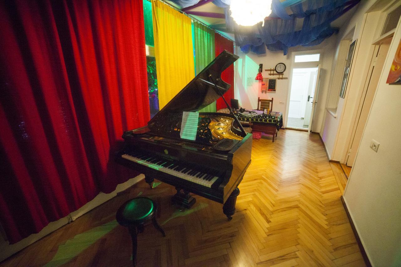 Zgarbi Hostel Tbilisi Buitenkant foto