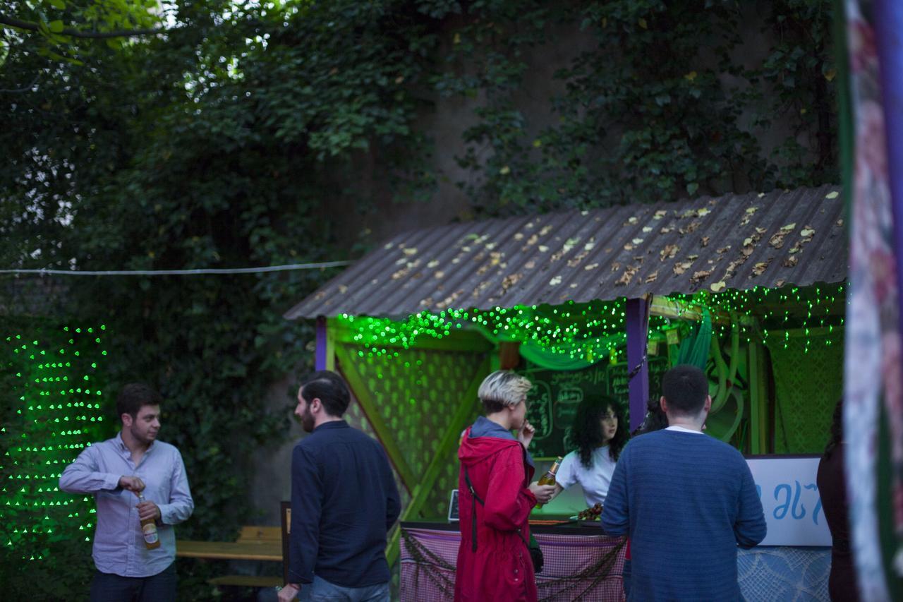 Zgarbi Hostel Tbilisi Buitenkant foto
