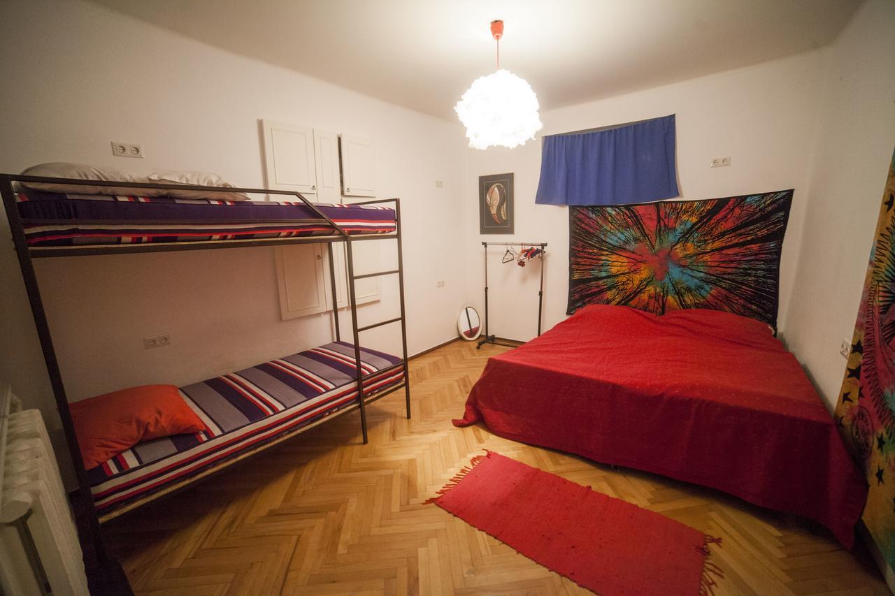 Zgarbi Hostel Tbilisi Buitenkant foto